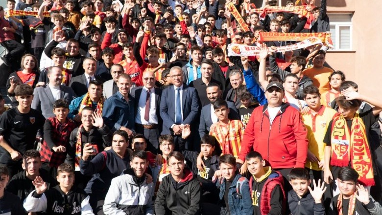 Kayserispor'lu Futbolcular Lise Öğrencileri ile Buluştular.