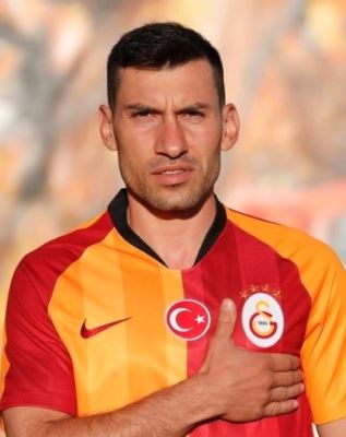 Şener Özbayraklı